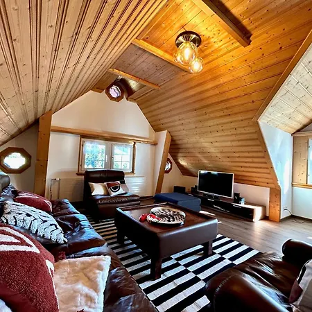 Daire Wunderschoene Maisonette-ferienwohnung In Stattlichem Toggenburgerhaus Sankt Peterzell