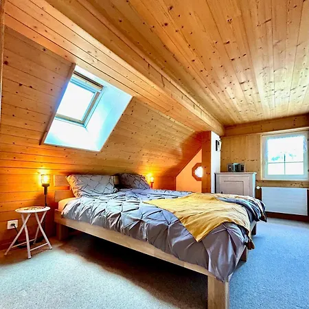 Daire Wunderschoene Maisonette-ferienwohnung In Stattlichem Toggenburgerhaus Sankt Peterzell
