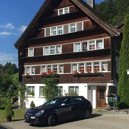 公寓 Wunderschoene Maisonette-ferienwohnung In Stattlichem Toggenburgerhaus Sankt Peterzell